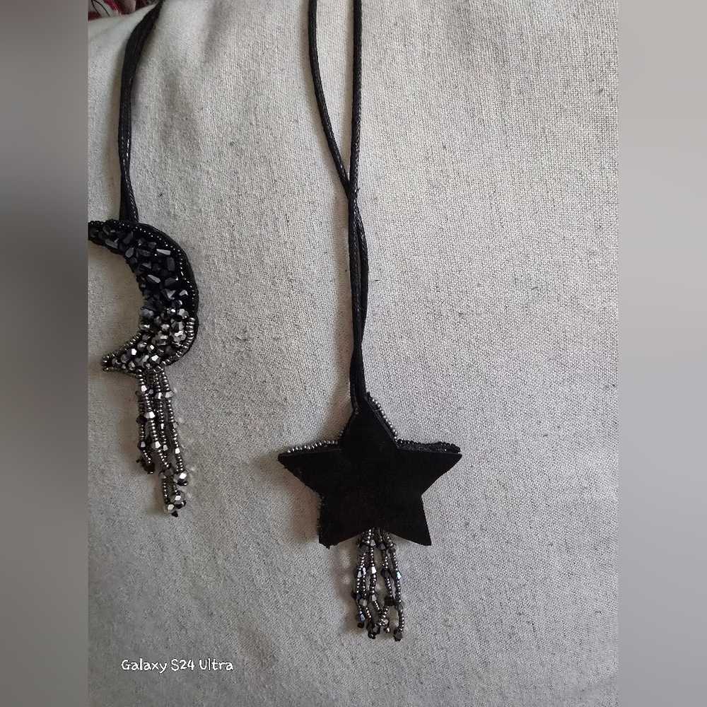 Yankee Candle & 2 Bag Charms 3 Piece Halloween Set: YC 22oz Candle & Moon / Star - Picture 10 of 13